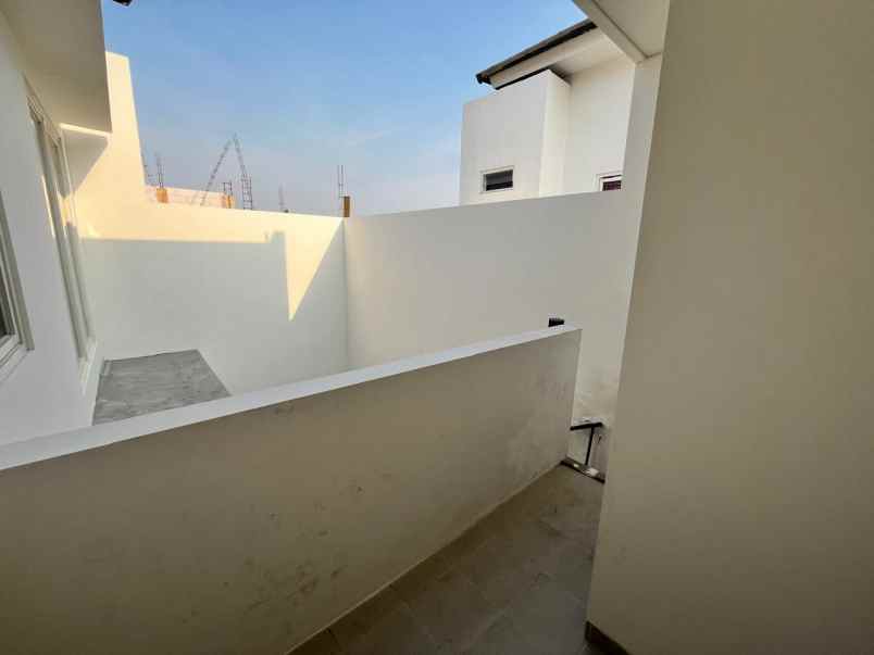 dijual rumah puri indah ketintang