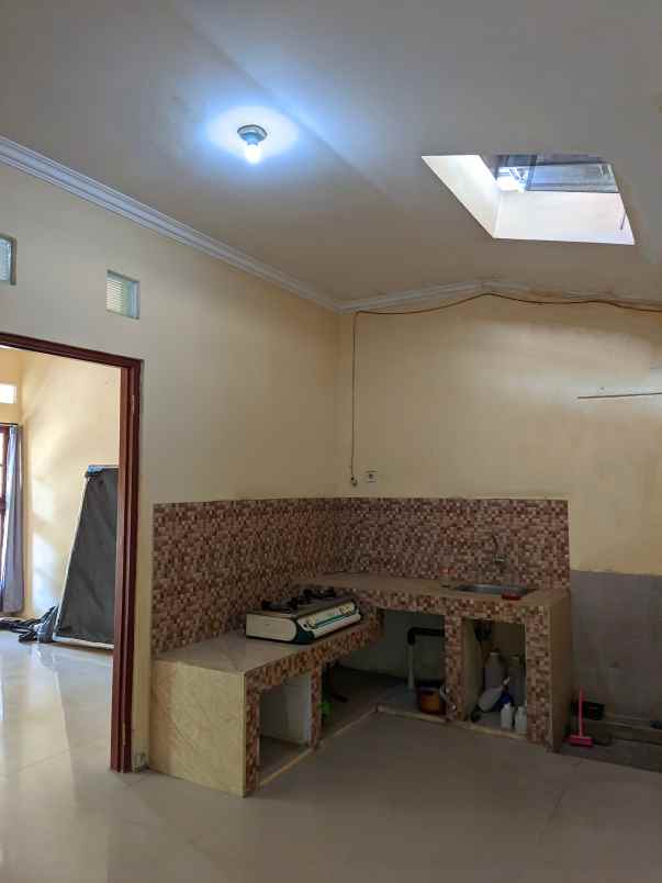 dijual rumah puri surya jaya