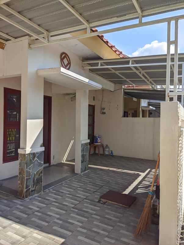 dijual rumah puri surya jaya