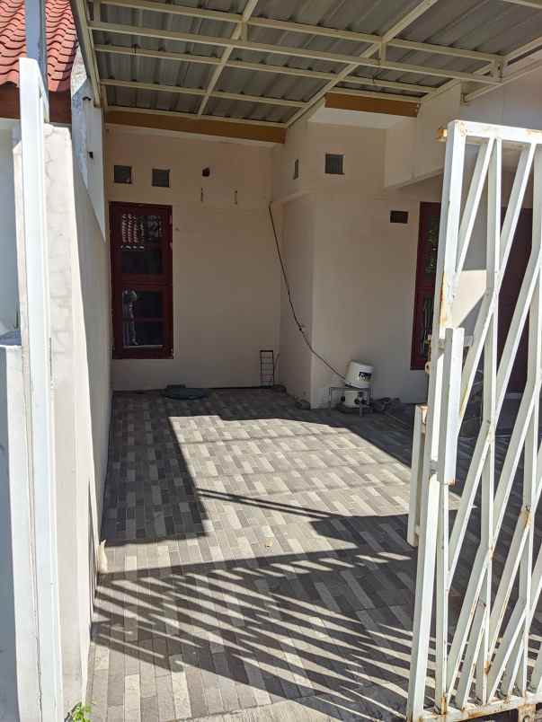 dijual rumah puri surya jaya