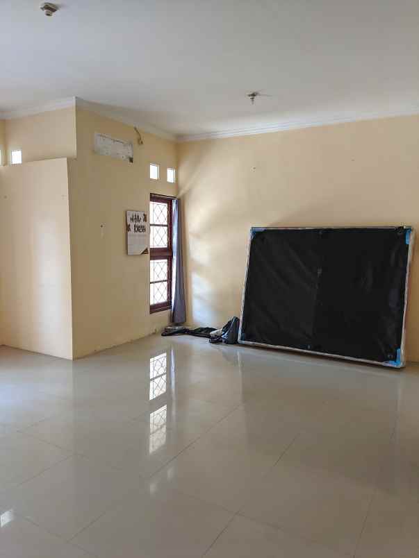 dijual rumah puri surya jaya