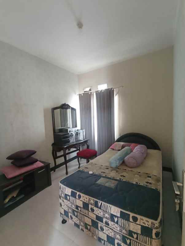 dijual rumah puri surya jaya