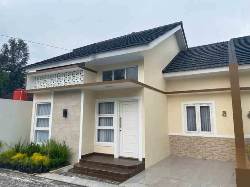 dijual rumah purwomartani kalasan