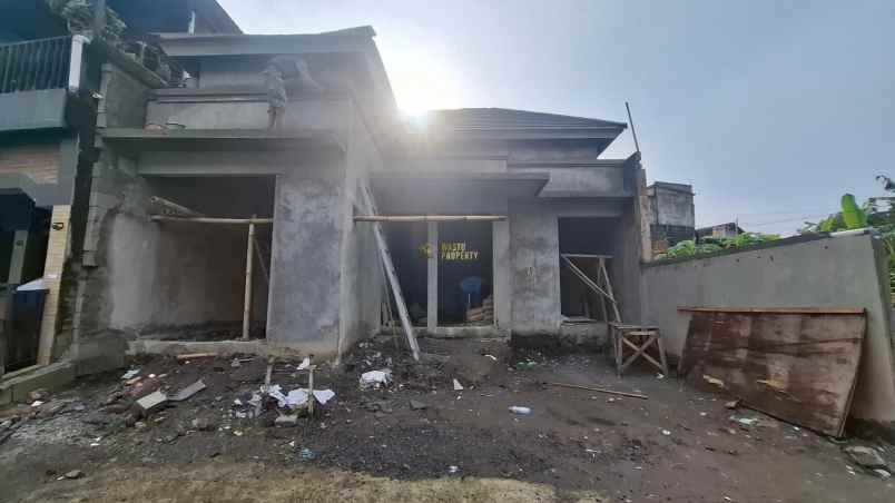 dijual rumah purwomartani kalasan