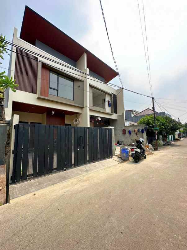 dijual rumah rawamangun
