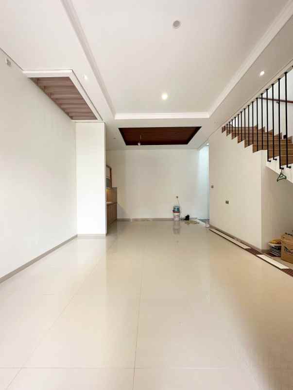 dijual rumah rawamangun