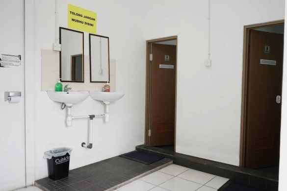 dijual rumah raya lidah wetan