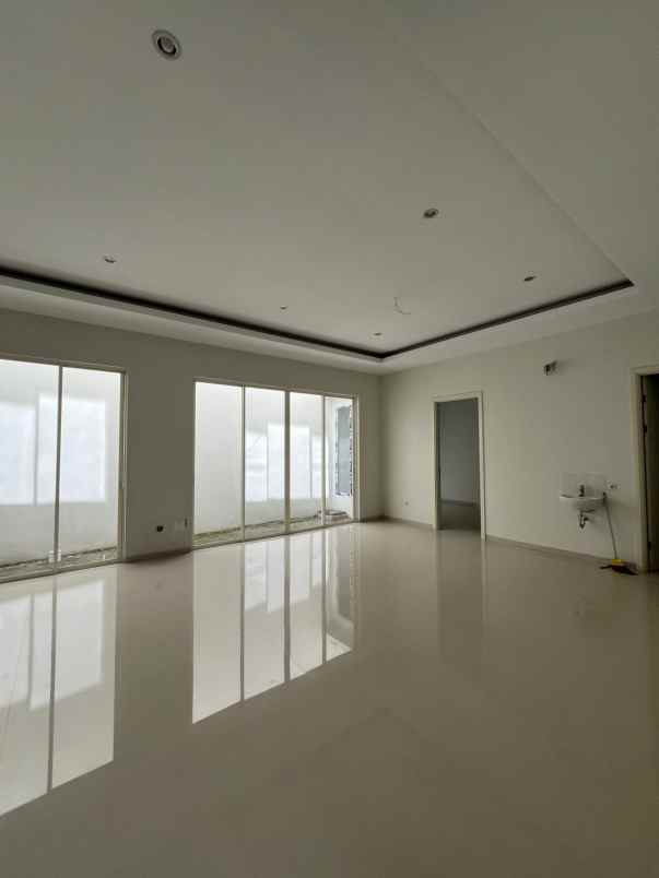 dijual rumah regency 21