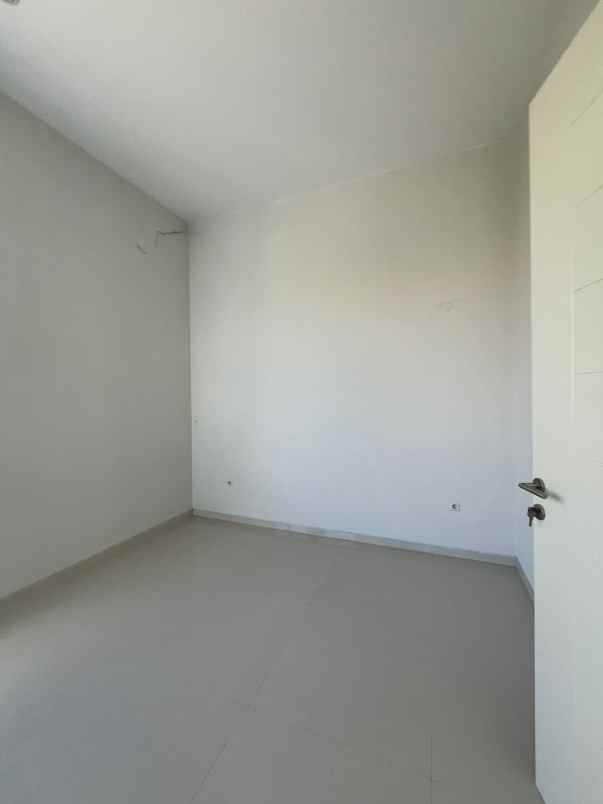 dijual rumah regency 21