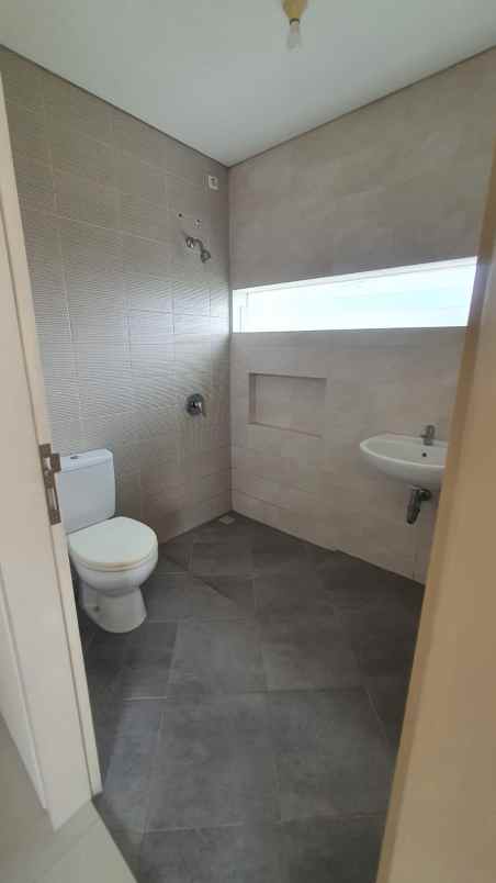 dijual rumah royal residence cluster harewood surabaya