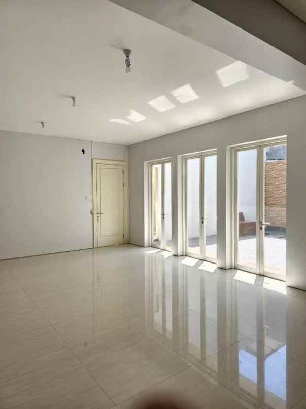 dijual rumah royal residence cluster richmond surabaya