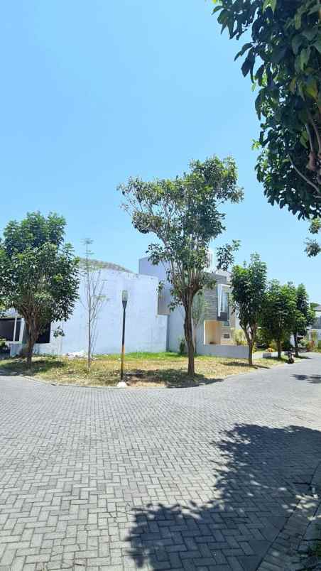 dijual rumah royal residence monticello