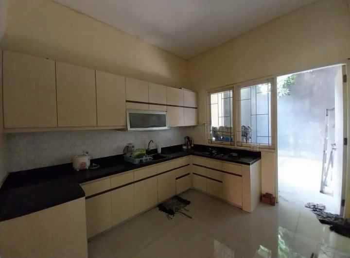 dijual rumah rungkut asri