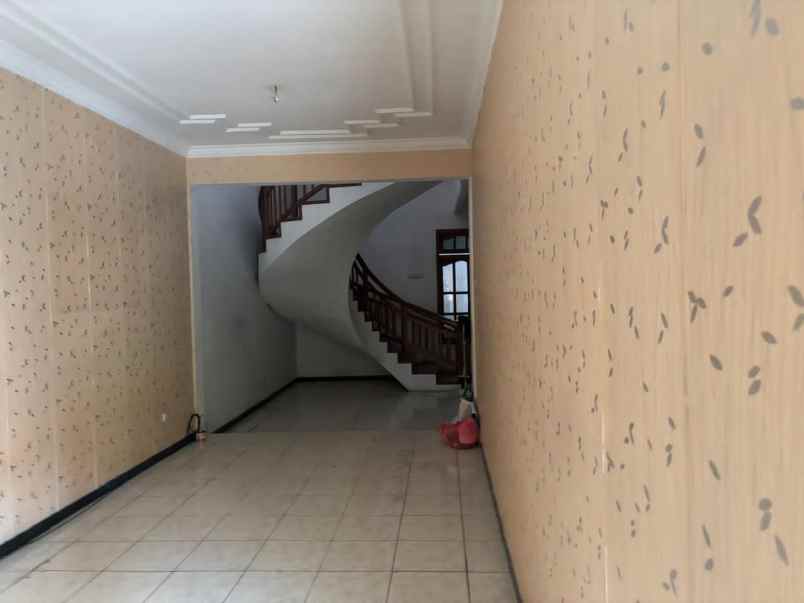 dijual rumah rungkut asri
