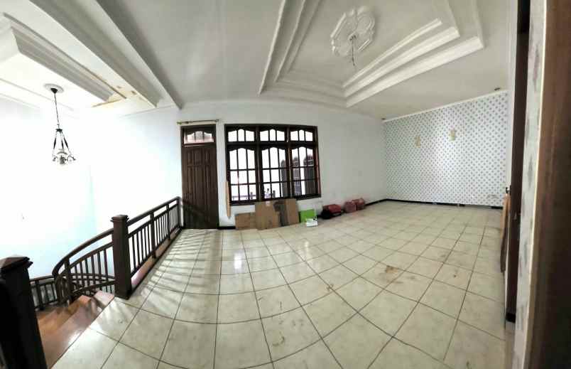 dijual rumah rungkut asri