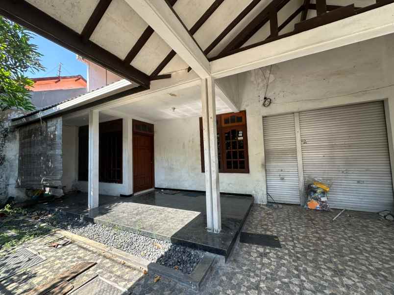 dijual rumah rungkut asri