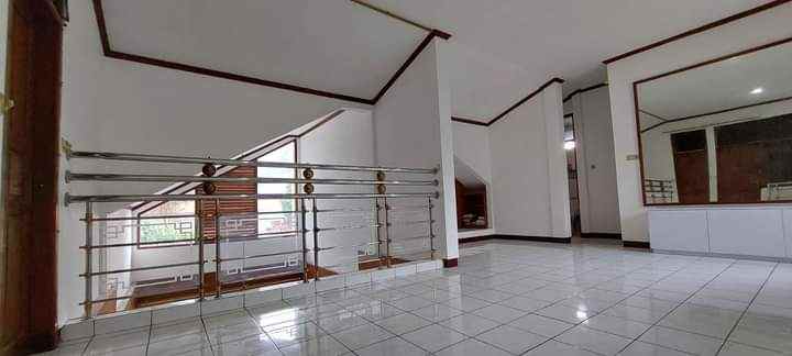 dijual rumah sariasih