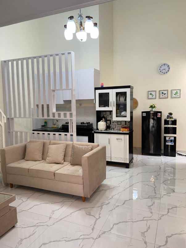 dijual rumah sawangan depok