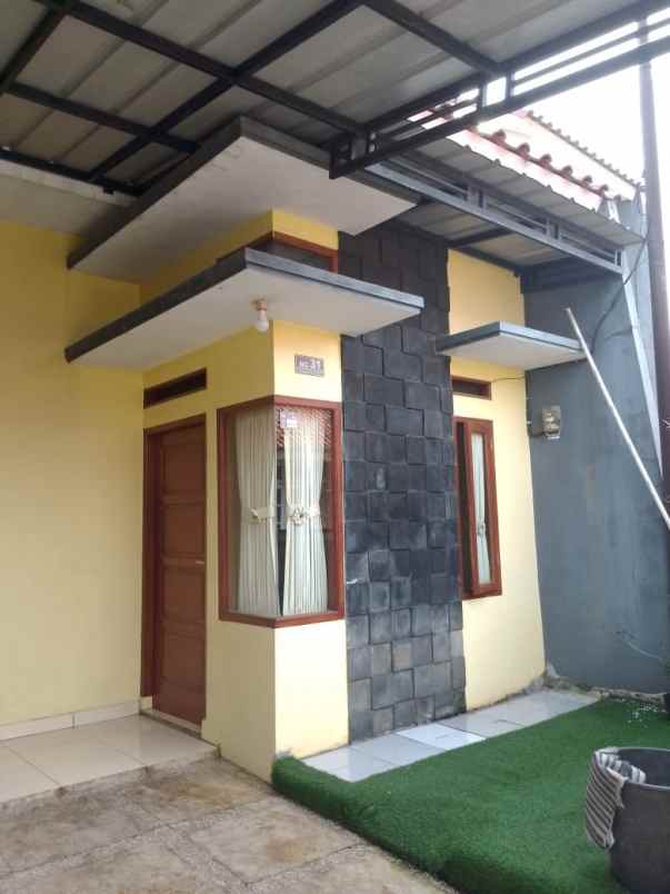 dijual rumah secondary strategis di pancoran mas depok