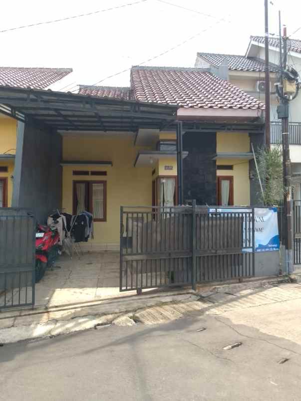 dijual rumah secondary strategis di pancoran mas depok