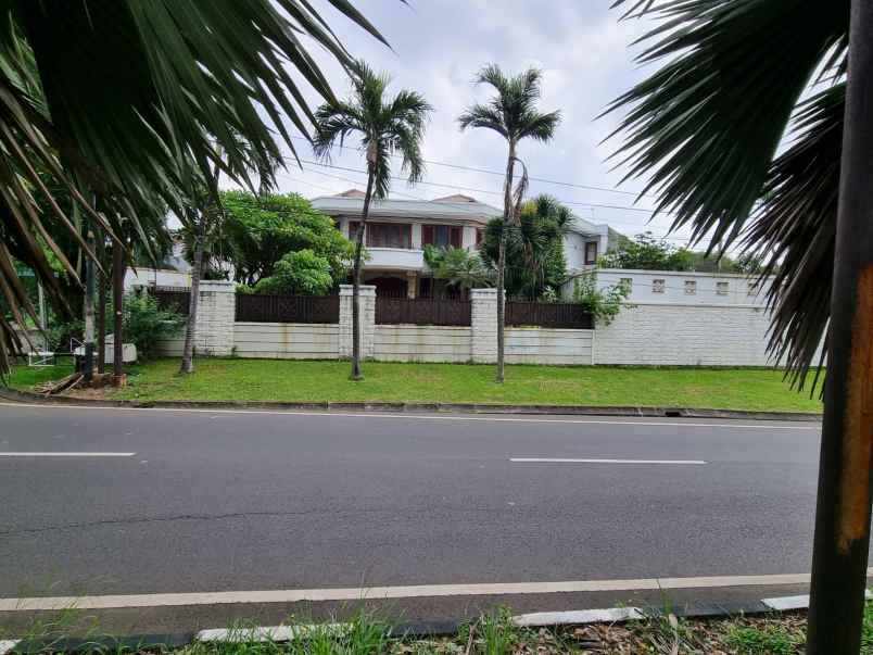 dijual rumah sekolah kencana
