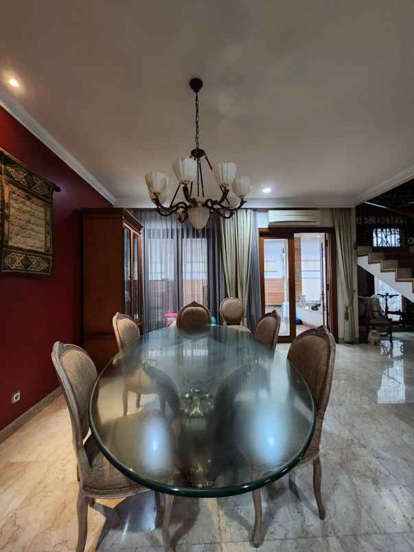 dijual rumah sekolah kencana