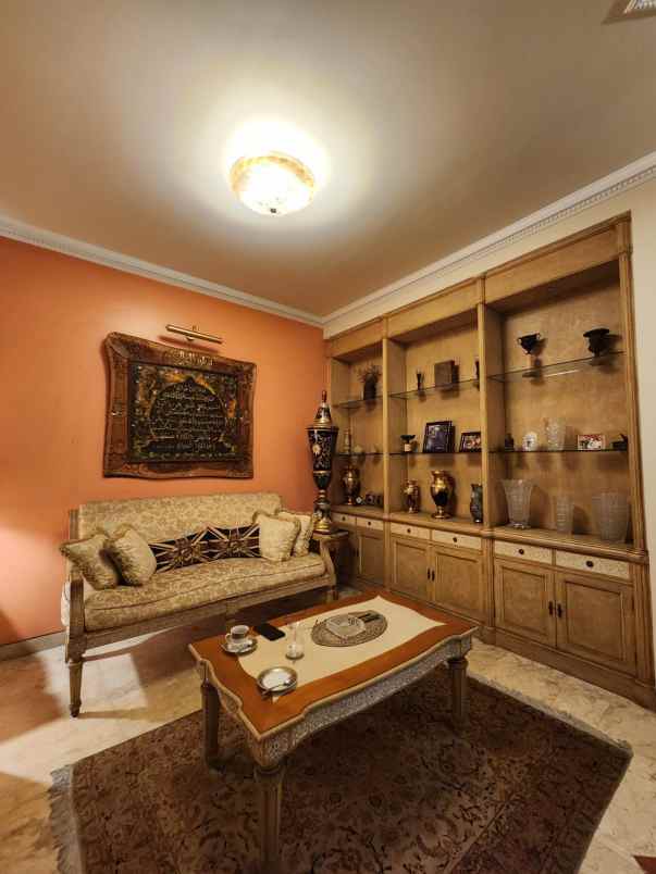 dijual rumah sekolah kencana