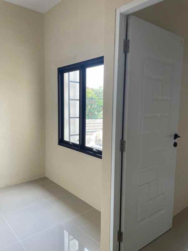 dijual rumah selangkah ke lrt cikunir 2
