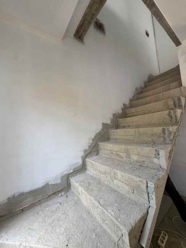 dijual rumah selangkah ke lrt cikunir 2