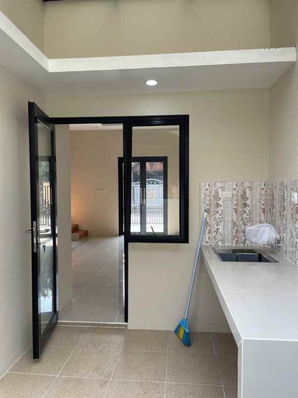 dijual rumah selangkah ke lrt cikunir 2