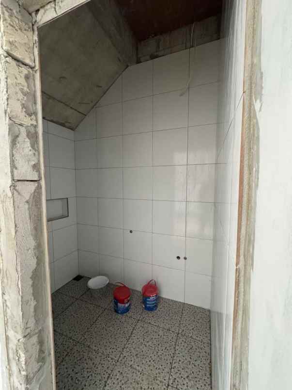 dijual rumah selangkah ke lrt cikunir 2