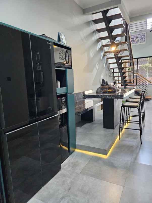 dijual rumah semi furnished siap huni di arcamanik