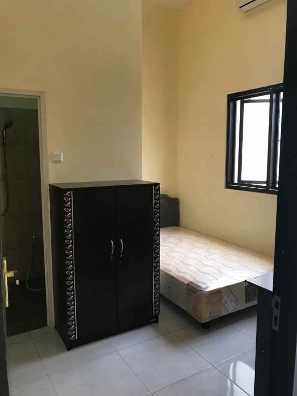 dijual rumah semolowaru