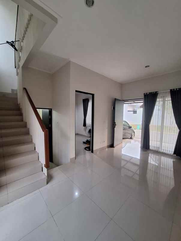 dijual rumah serpong lagoon