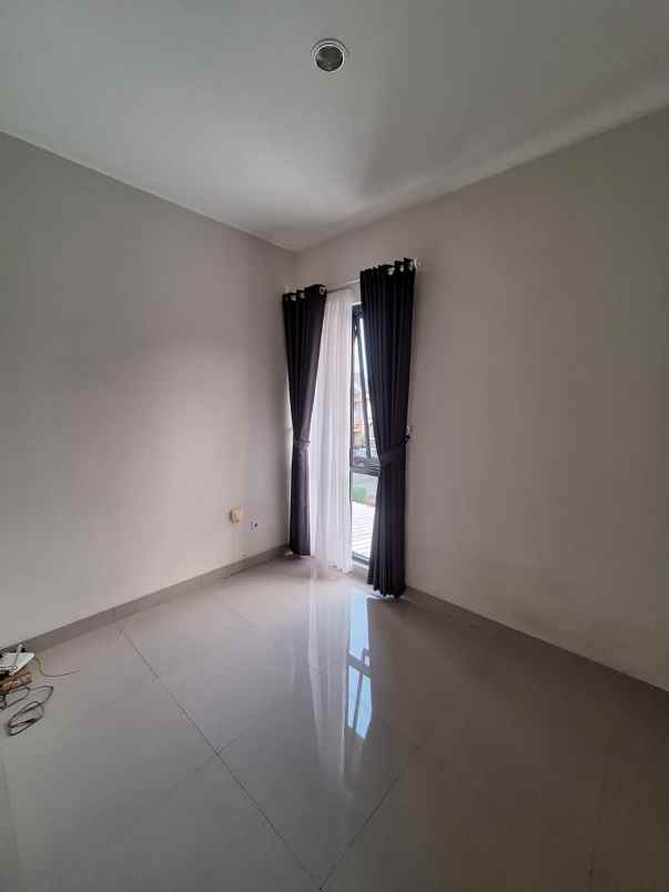 dijual rumah serpong lagoon