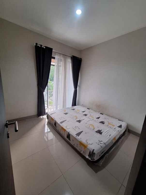 dijual rumah serpong lagoon