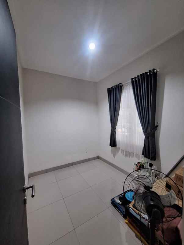 dijual rumah serpong lagoon