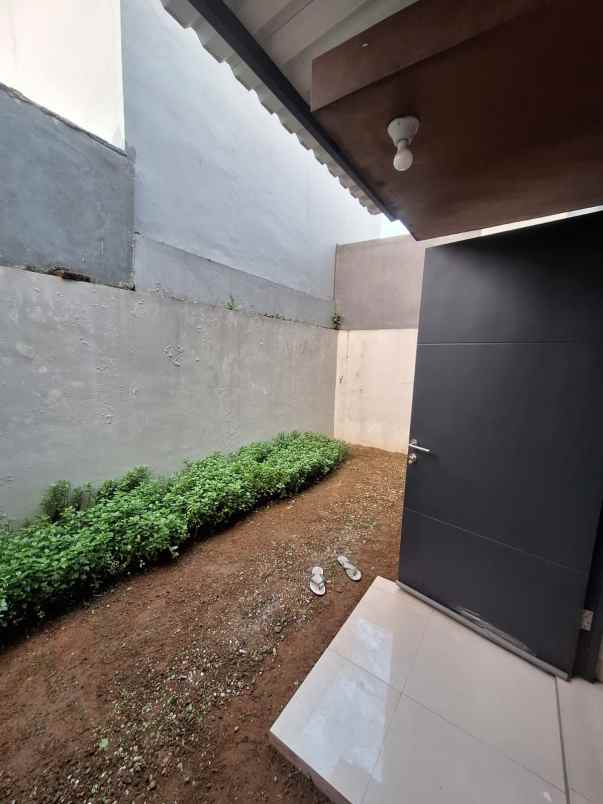 dijual rumah serpong lagoon