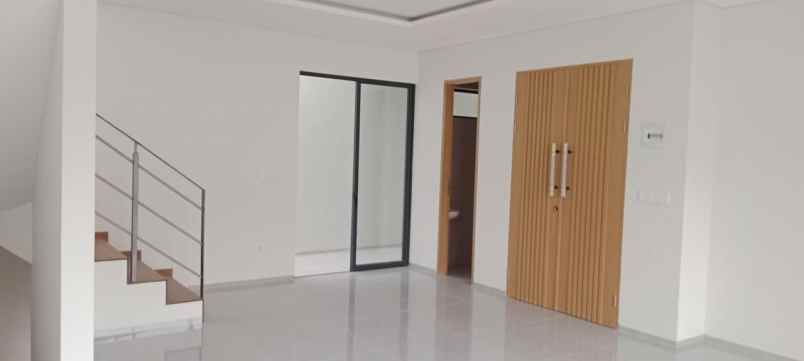 dijual rumah setra duta