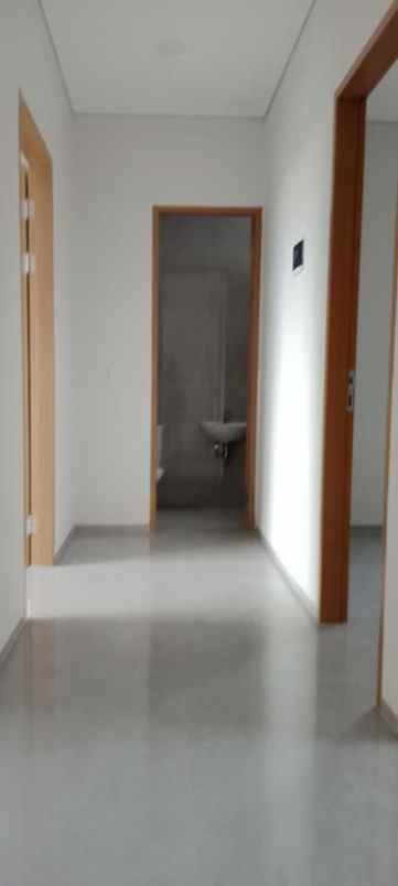 dijual rumah setra duta