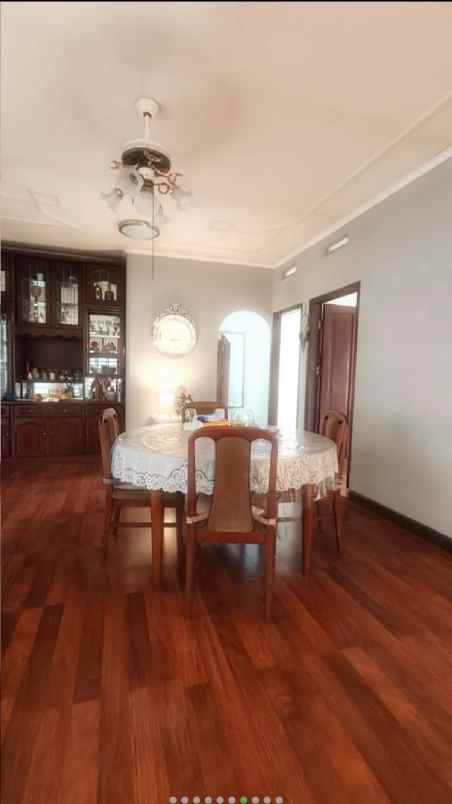 dijual rumah setrasari