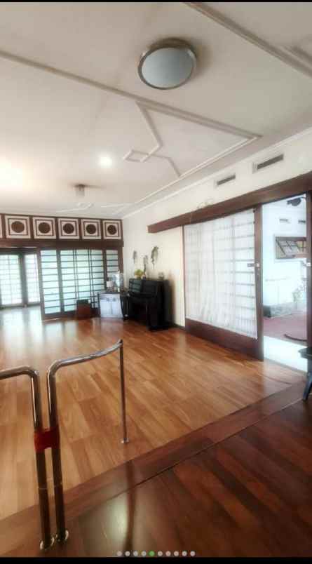 dijual rumah setrasari