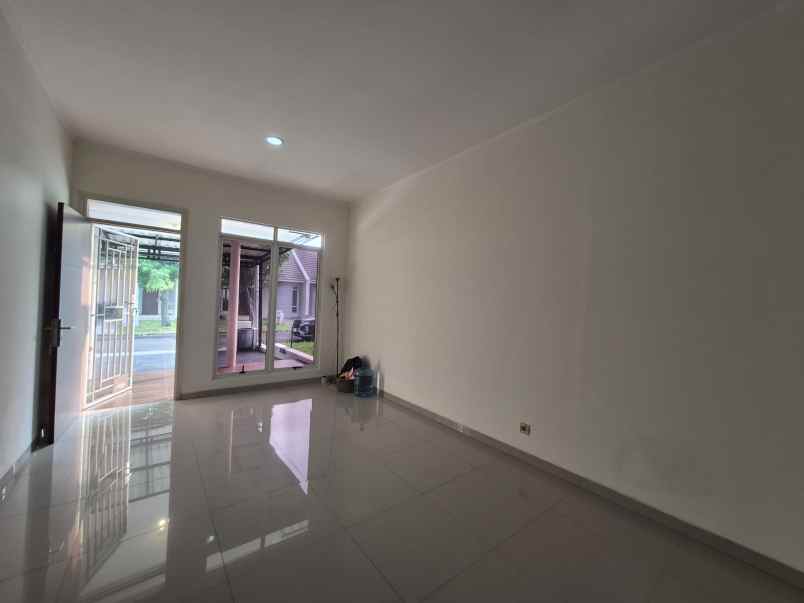 dijual rumah siap huni cluster indira suvarna sutera