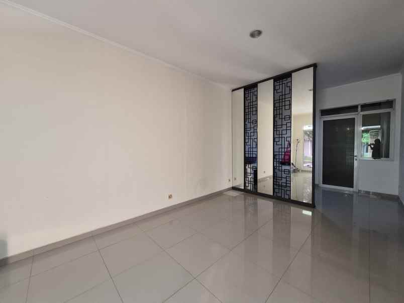 dijual rumah siap huni cluster indira suvarna sutera