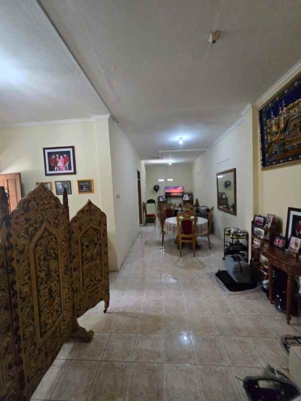 dijual rumah siap huni terawat lokasi di mampang depok