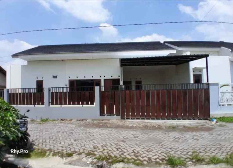 dijual rumah sidomoyo