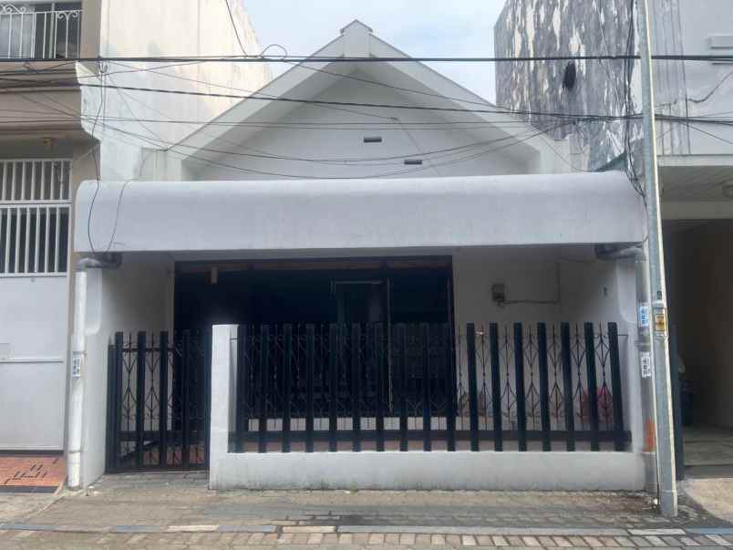 dijual rumah simokerto