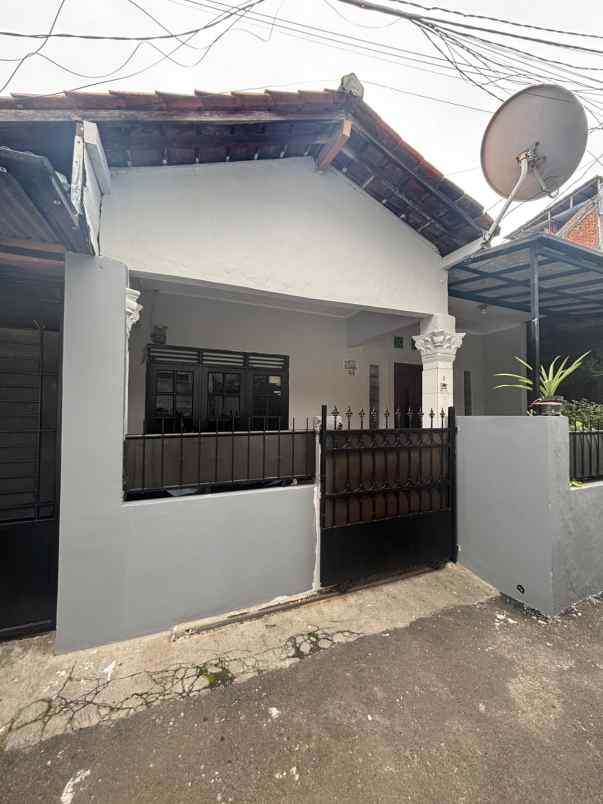 dijual rumah srengseng kembangana