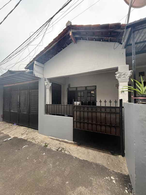 dijual rumah srengseng kembangana