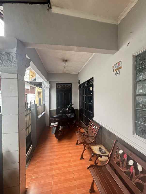 dijual rumah srengseng kembangana